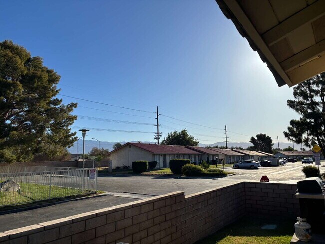 Building Photo - 2 Bedrooms Condo for Rent Available May 19...