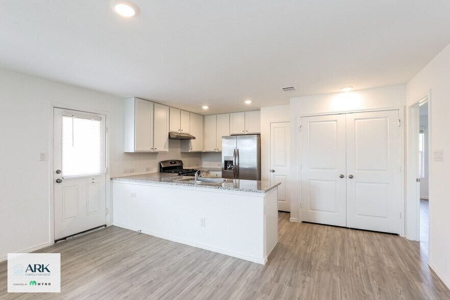 Building Photo - 2903 Gustavo Dr