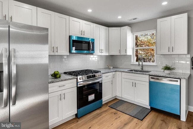 Building Photo - 104 W Park Ave