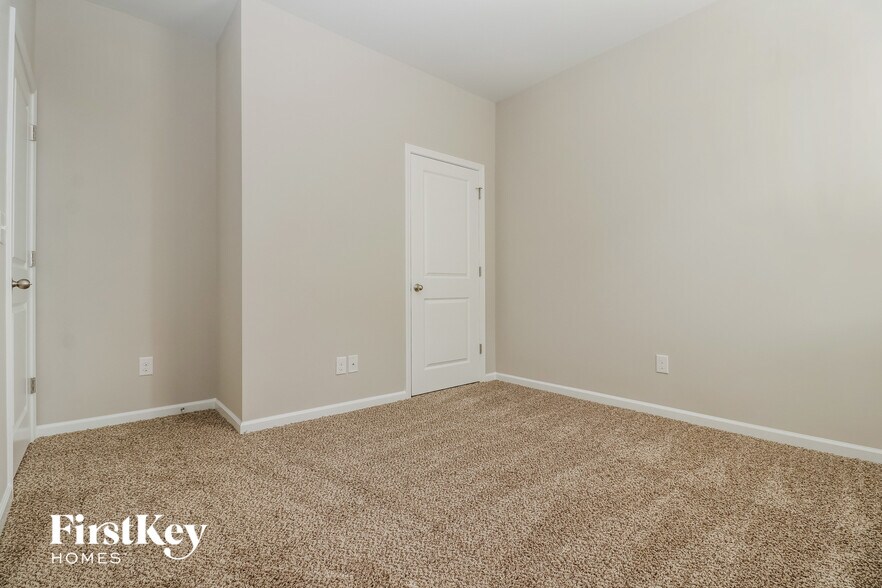 Building Photo - 458 Zenith Blvd