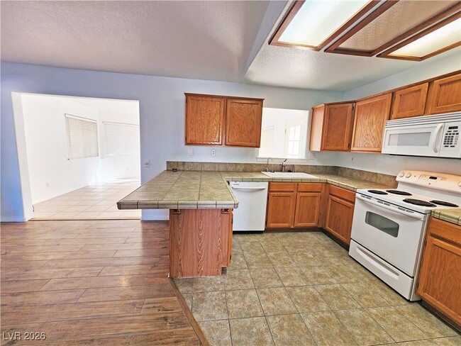 Building Photo - 2341 Yakima Ave