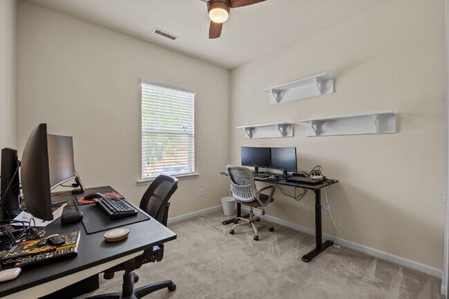 Building Photo - 4320 Lyman Ave