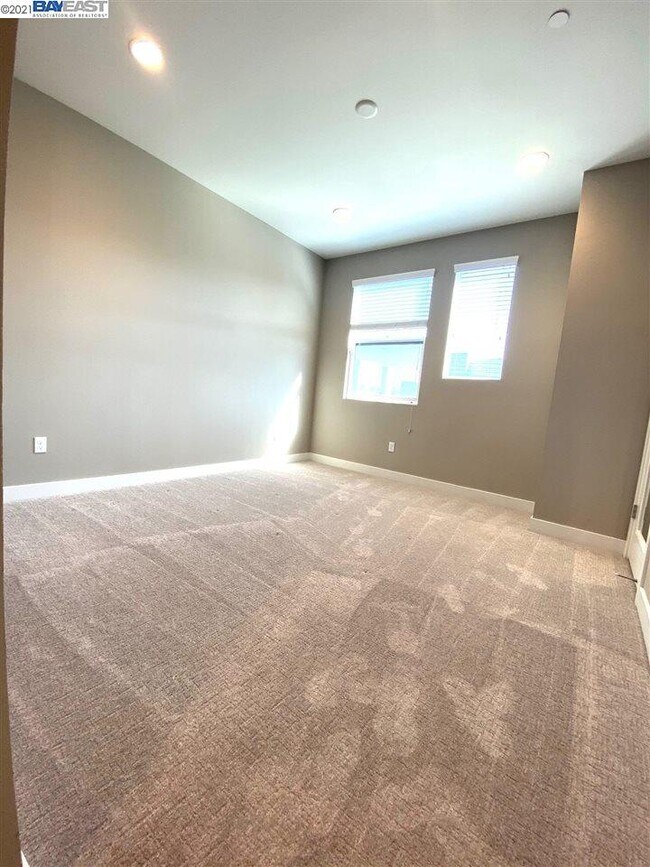 Building Photo - 1443 Oak Alley