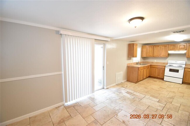 Building Photo - 10110 Alambra Ave