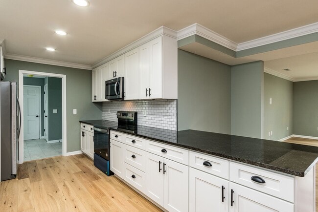 Building Photo - Newly renovated 4 Bedroom 3 Bathroom Home ...