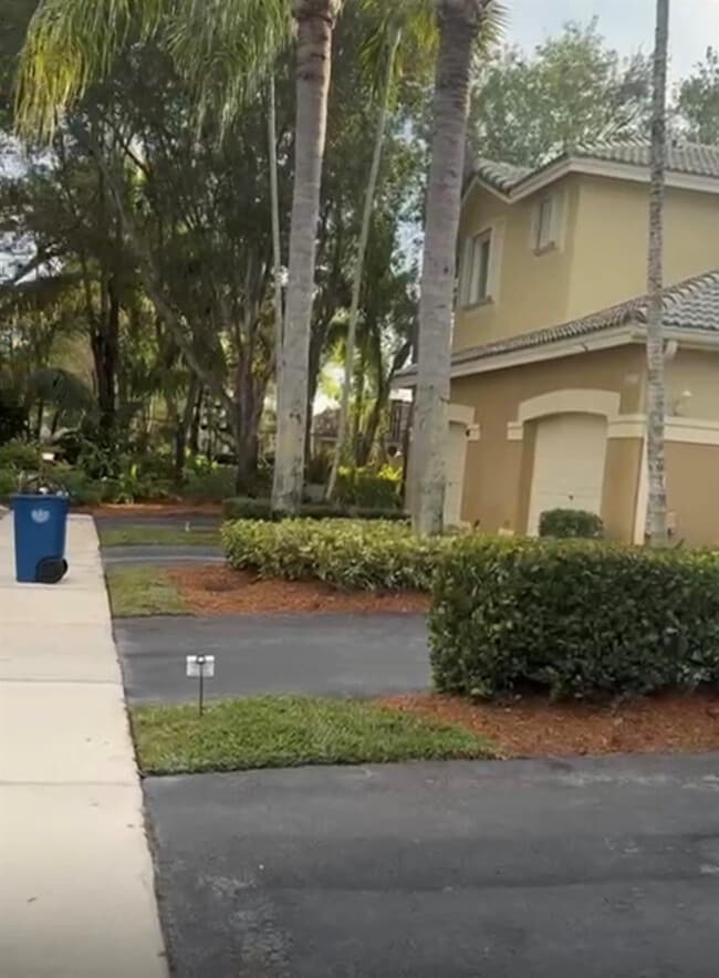 Building Photo - 2223 Pasadena Way