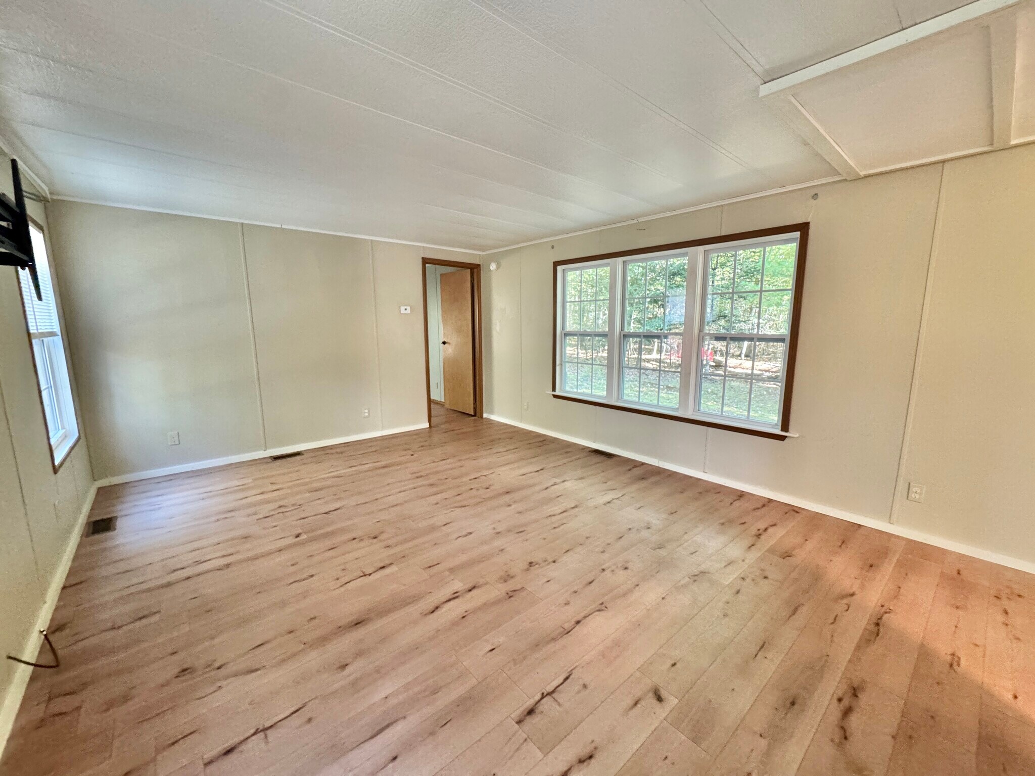 Building Photo - 24 Oakwood Ln