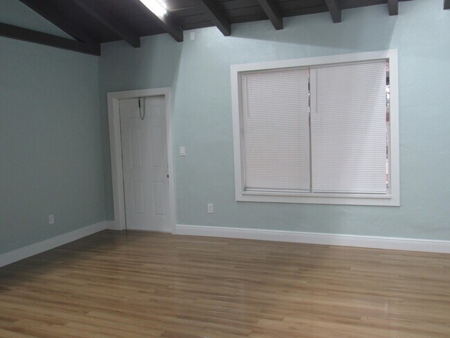 Building Photo - 4283 Cocoanut Rd