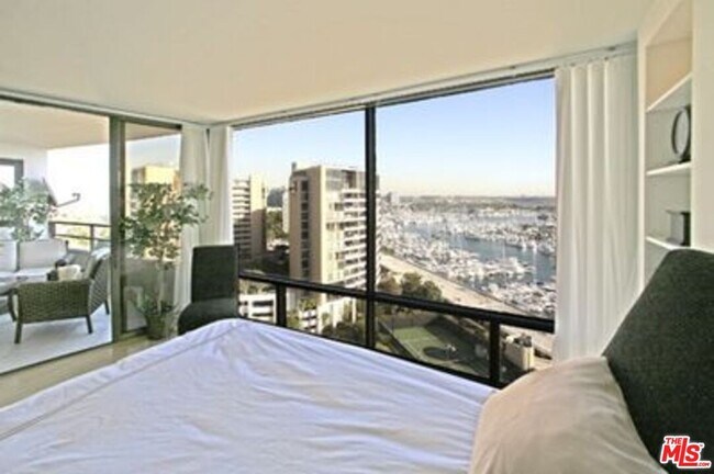 Building Photo - 4314 Marina City Dr