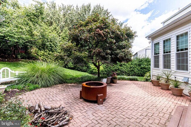 Building Photo - 6122 Bayliss Pl