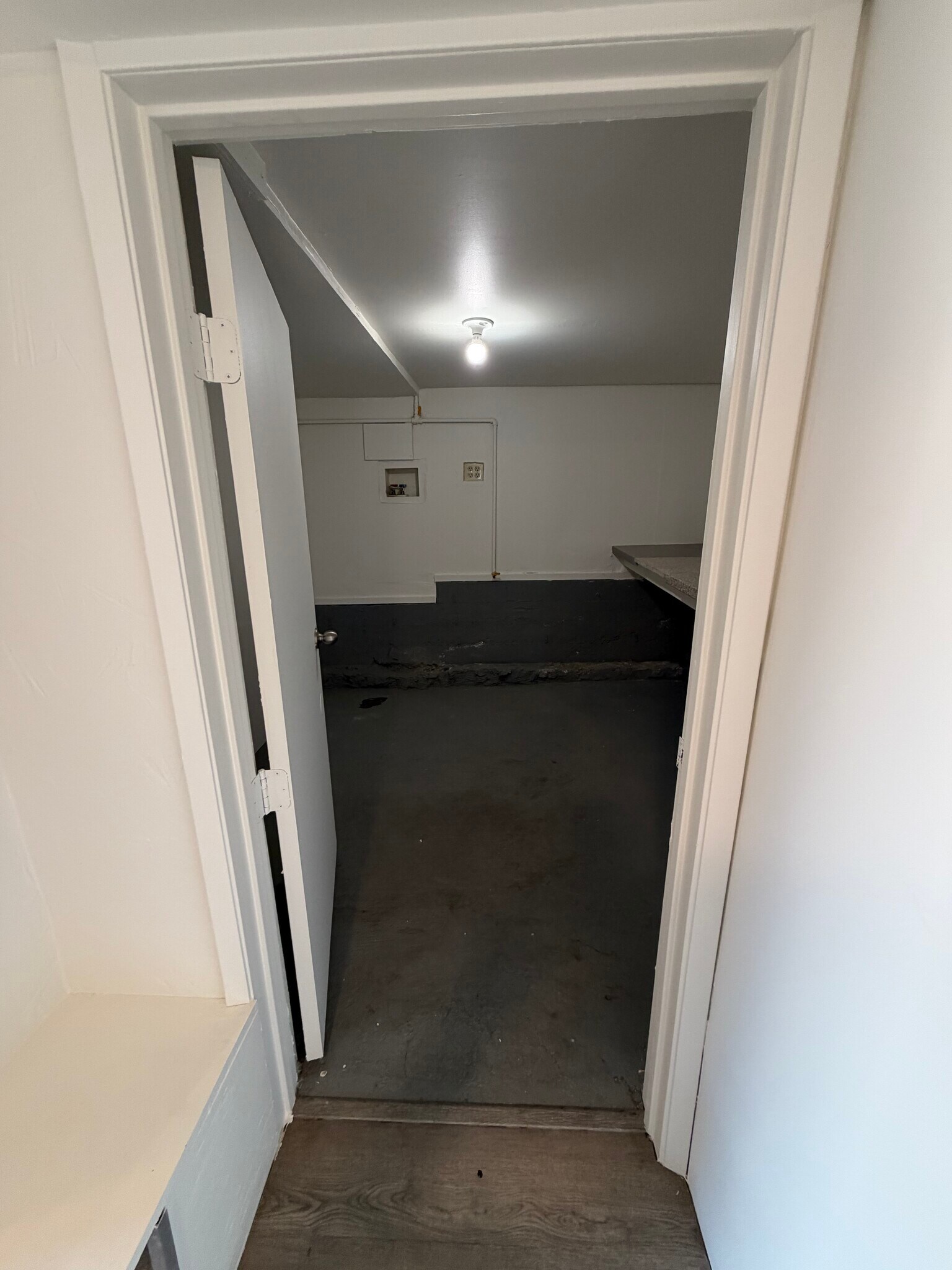 Building Photo - 936 N Ditman Ave