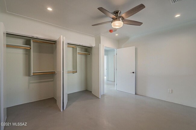 Building Photo - 2225 E Fort Lowell Rd