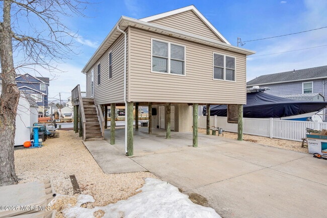 Building Photo - 227 Cedar Dr