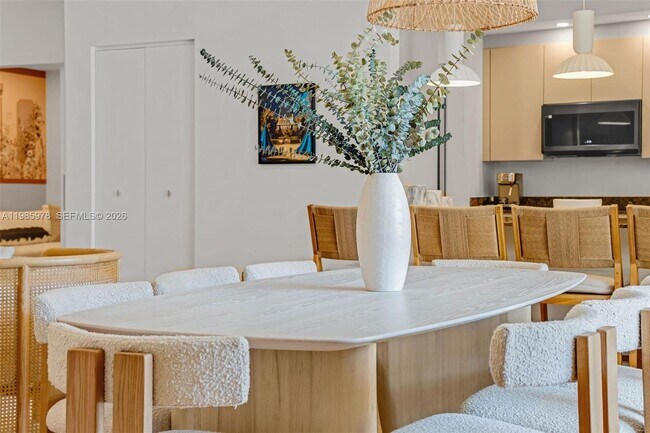 Building Photo - 725 Crandon Blvd