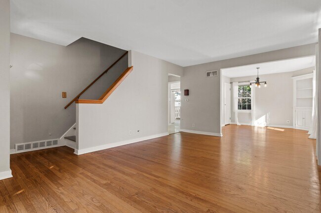 Building Photo - 4918 N Berkeley Blvd
