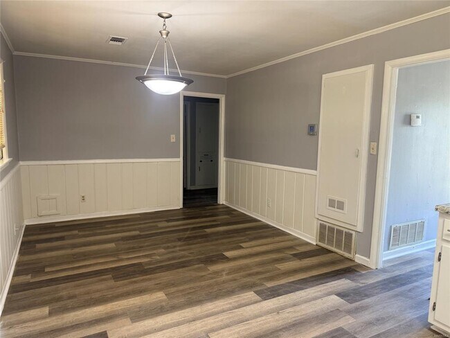 Building Photo - 3933 Bienville Rd