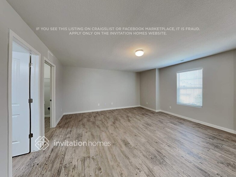 Building Photo - 4041 Creek Legend View