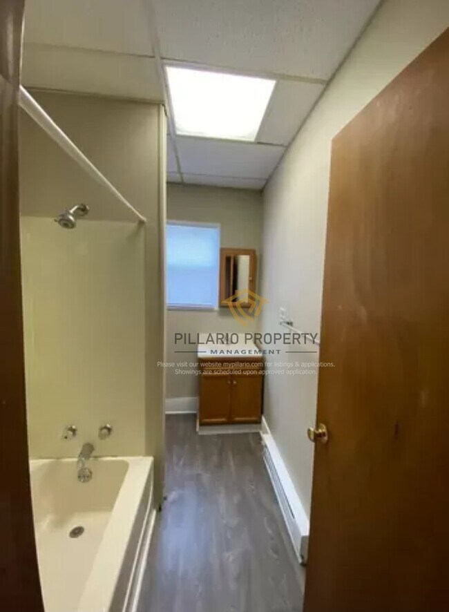 Building Photo - 347 Richmond Ave