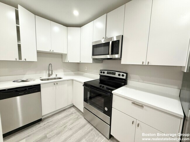 Building Photo - 15 Ruggles St