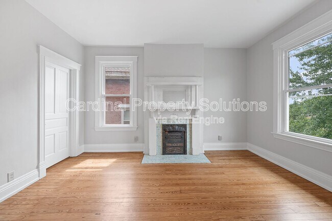 Building Photo - 3158 Montana Ave