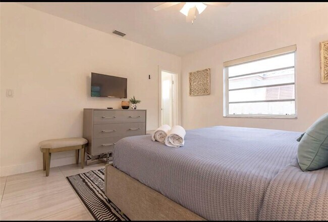 Building Photo - 1311 Monroe St