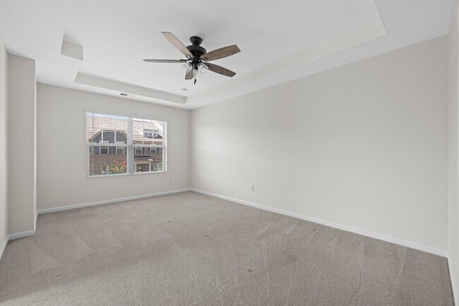Building Photo - Beautiful 3 bed, 2.5 bath townhome in The ...
