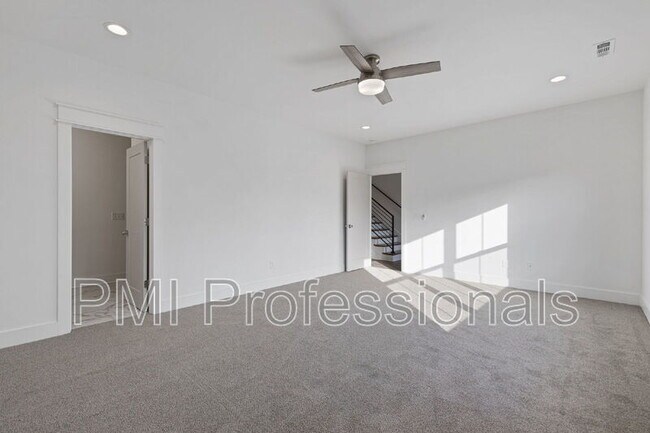 Building Photo - 231 S Bilbro Ave