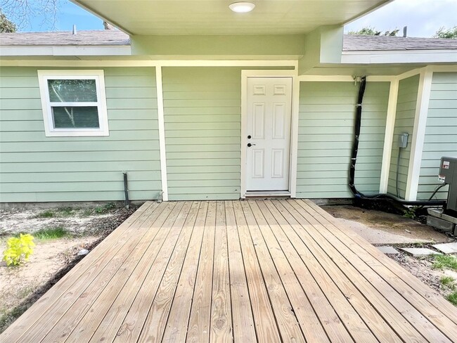 Building Photo - 1010 15th Ave N