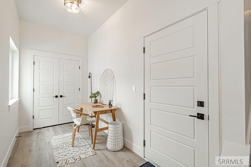 Building Photo - 676 E Court St