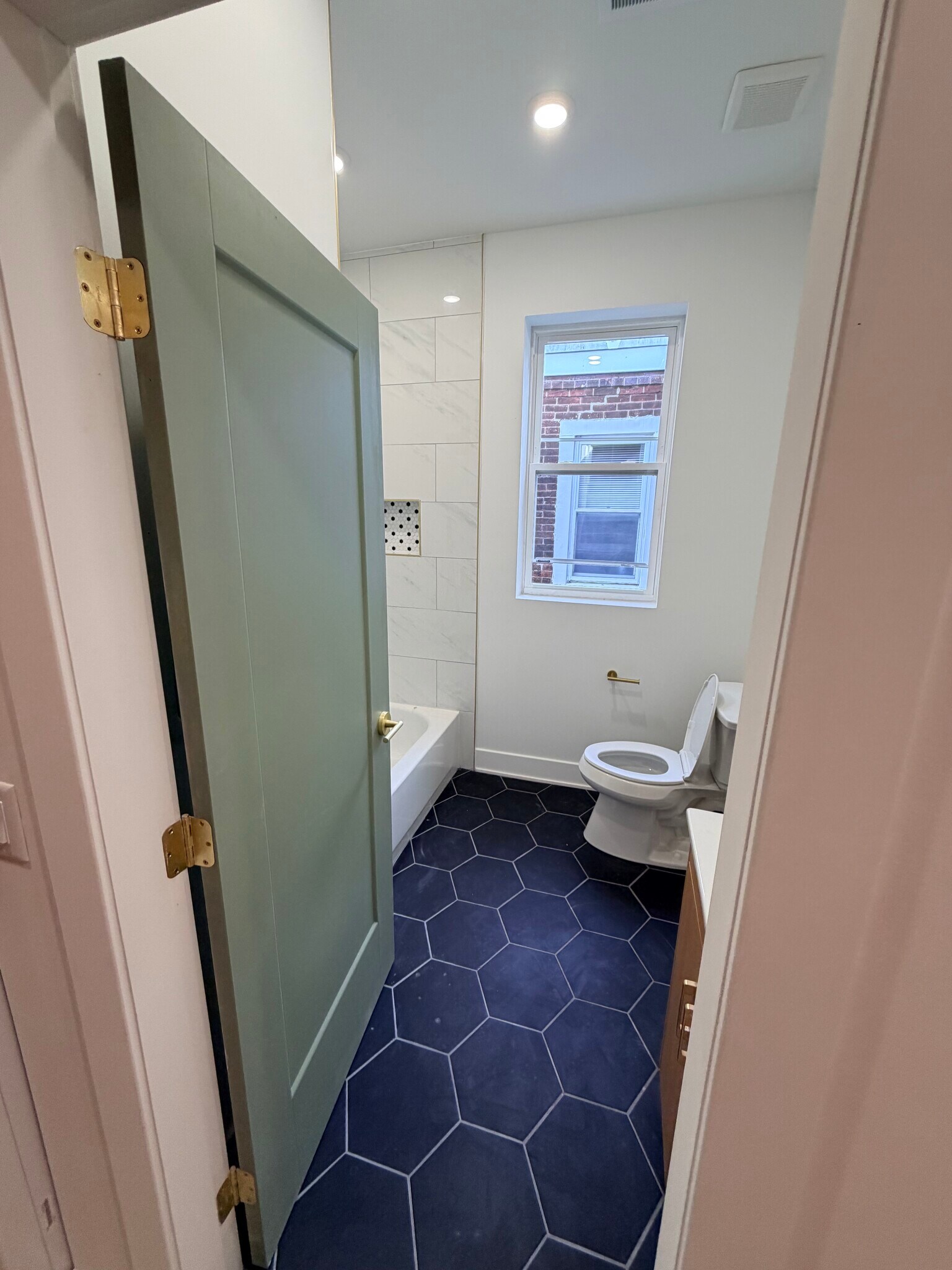 Building Photo - 1325 Kerbaugh St