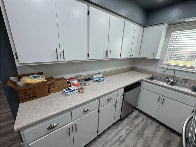 Building Photo - 70 N Hunter St