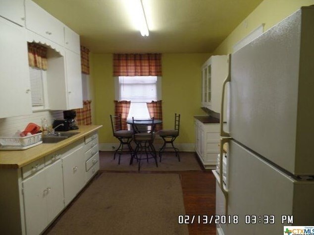 Kitchen - 101 N De Leon St