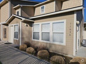 Building Photo - Nice 2 bedroom, 2 bath condo in a fabulous...