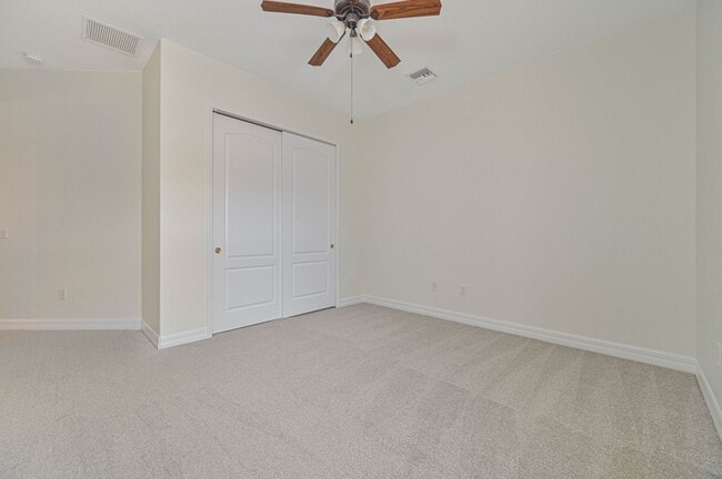 Building Photo - **Coach Home in Jonathans Bay - 3/2 + Den -  Water Views - 2 Car Garage**
