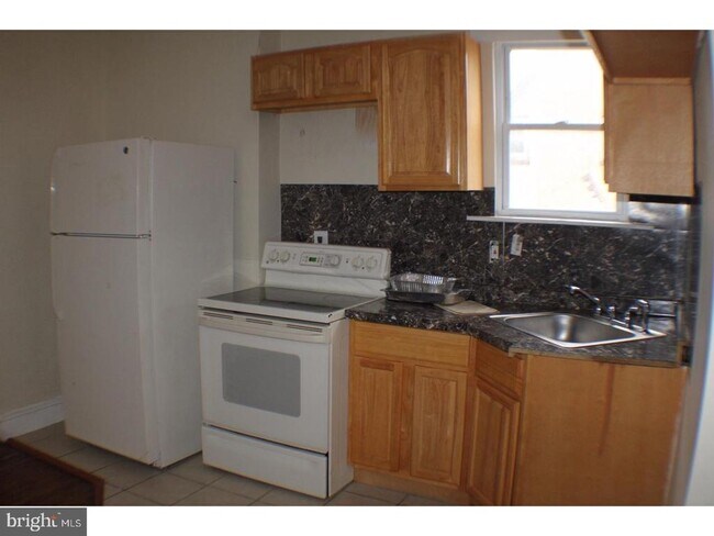 Building Photo - 410 E Roosevelt Blvd