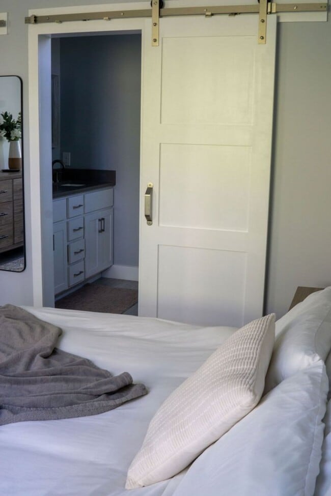 Building Photo - Modern Charm in the Country - Available Un...
