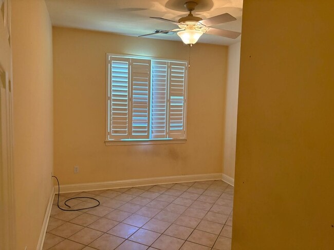 Building Photo - 587 Castenda Dr