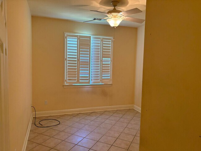 Building Photo - Spacious 1,950 Sq. Ft. Home with 3-Car Garage in Redding