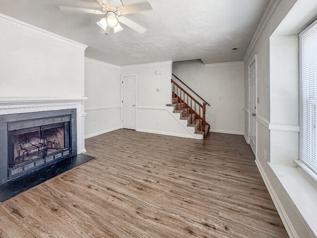 Building Photo - Charming 3 Bedroom, 1.5 Bathroom Townhome in Kempsville