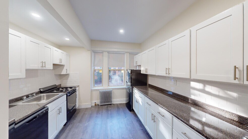 Primary Photo - 1789 Beacon St