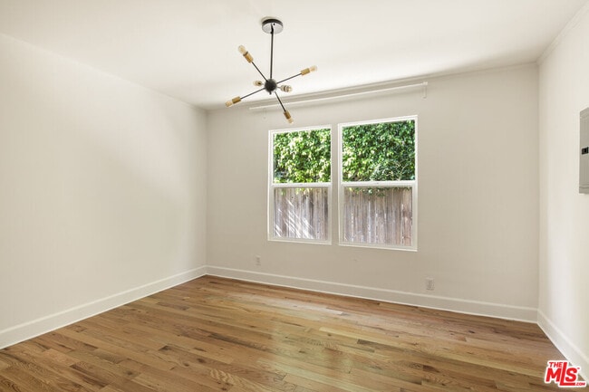 Building Photo - 809 N Stanley Ave