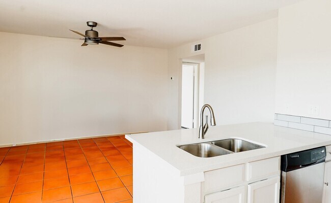 Building Photo - 18511 Egret Bay Blvd