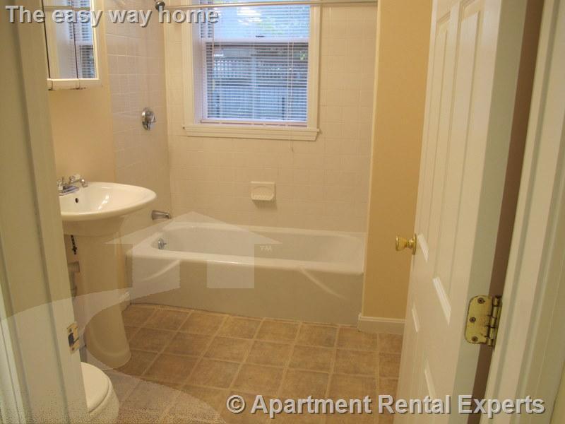 Building Photo - 14 Centre St