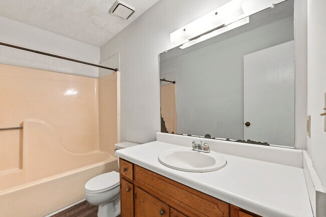 Building Photo - 2501 Riverchase Crossing NE