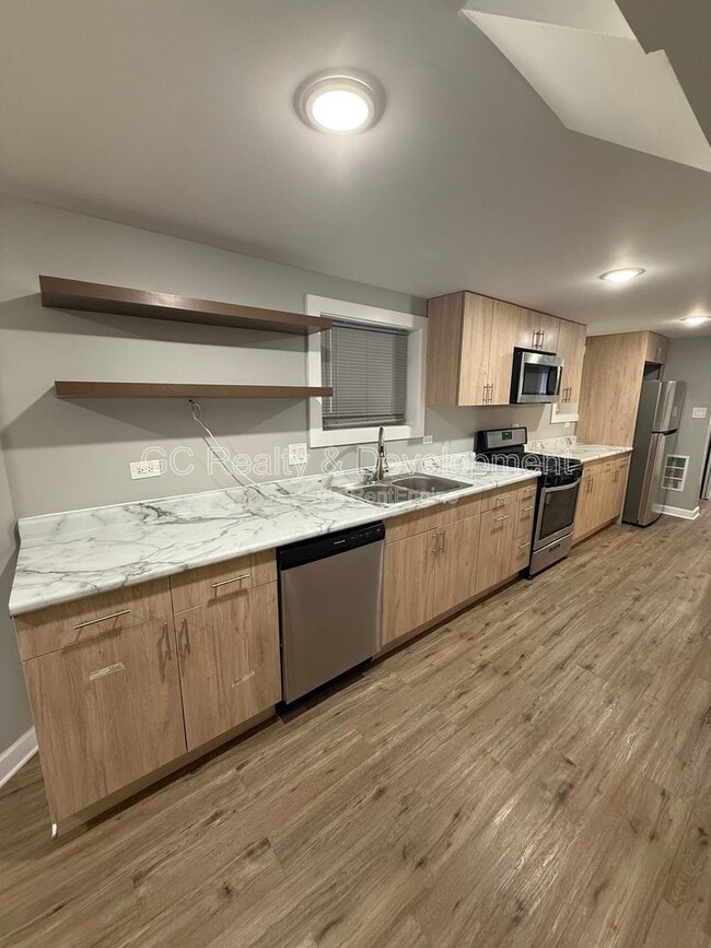 Building Photo - 6416 S Drexel Ave