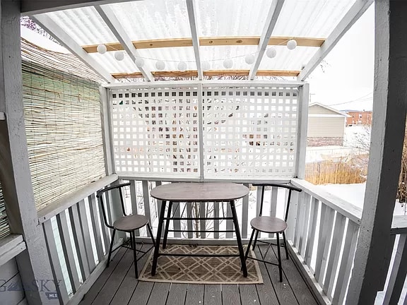 Building Photo - 108 W Gold St