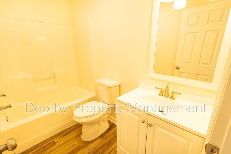 Building Photo - 3627 6th Ave