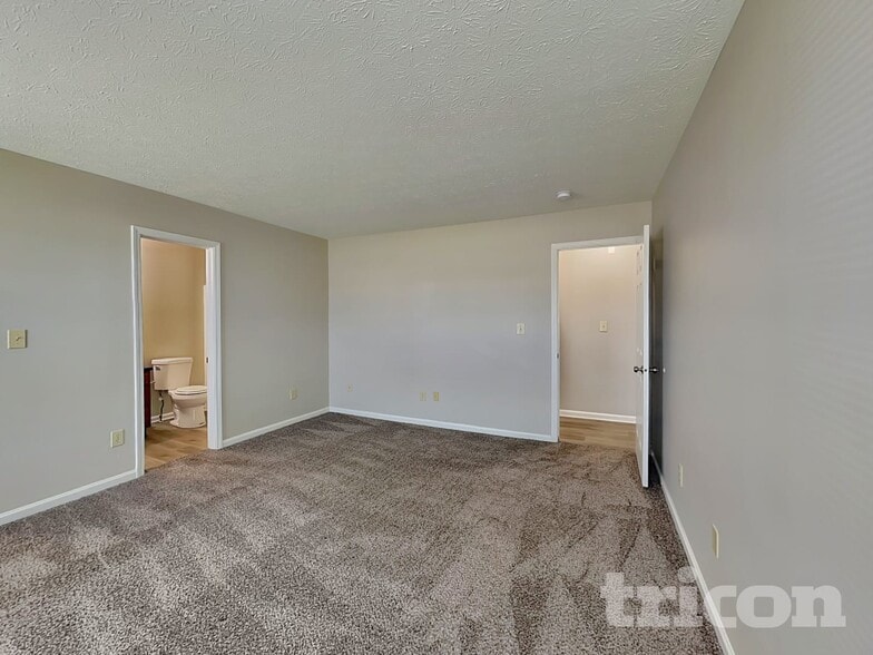 Building Photo - 1082 Sunmeadow Cir