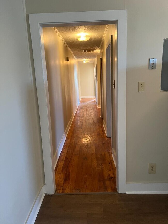 Building Photo - 513 E 14th St