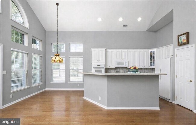 Building Photo - 124 Ridgway Dr